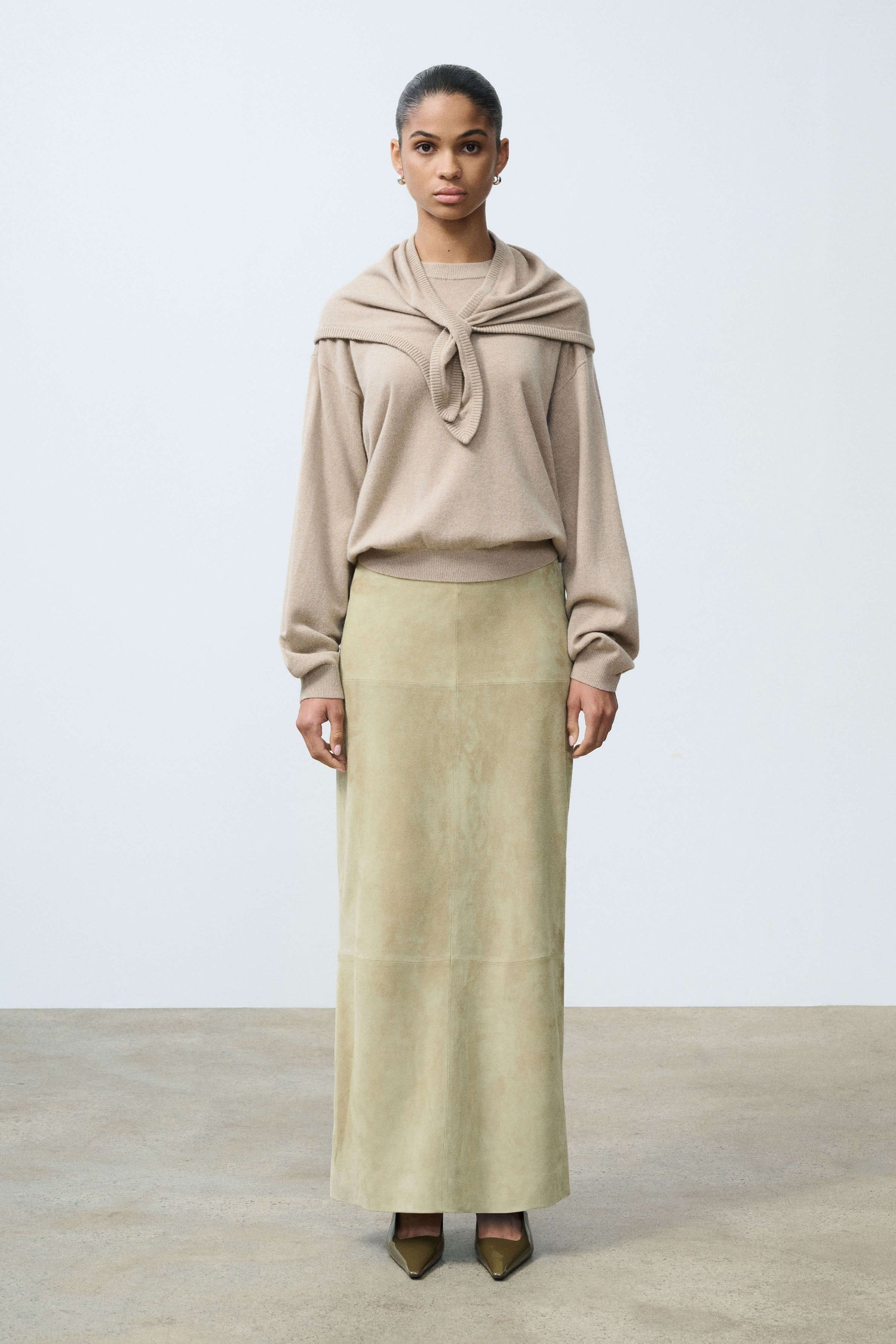 Blue detachable kerchief sweater Front