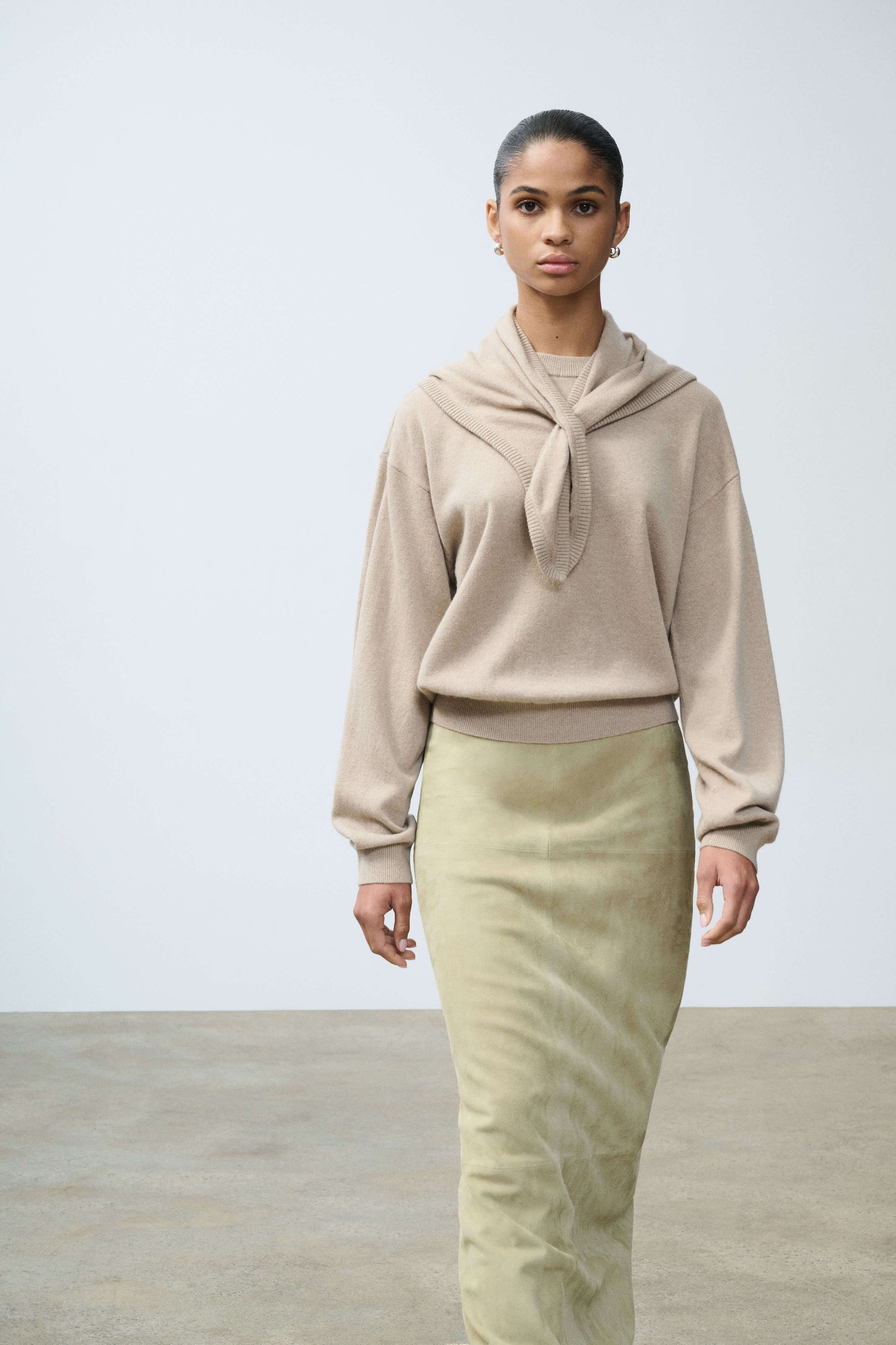 Blue detachable kerchief sweater