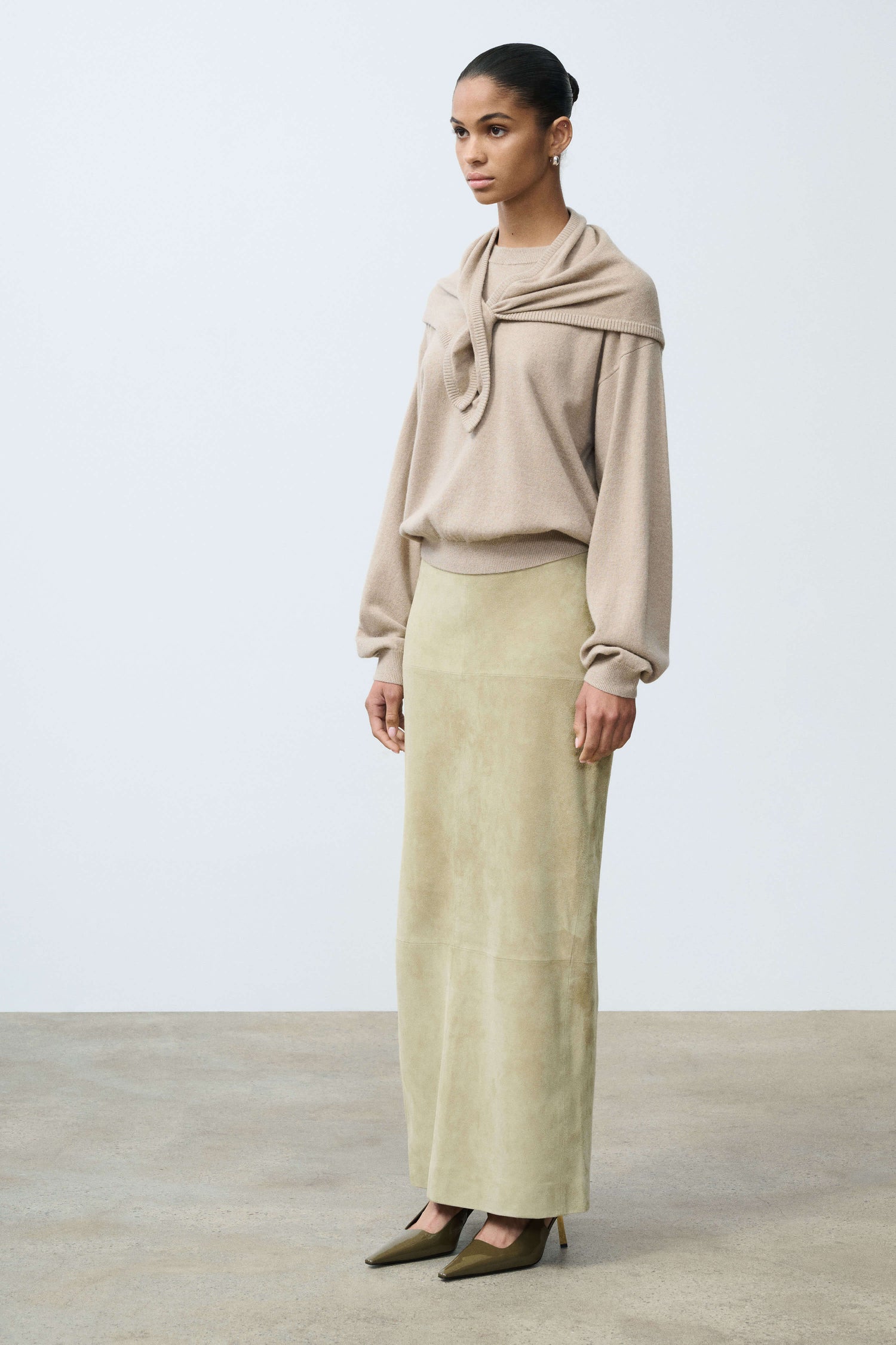 Blue detachable kerchief sweater