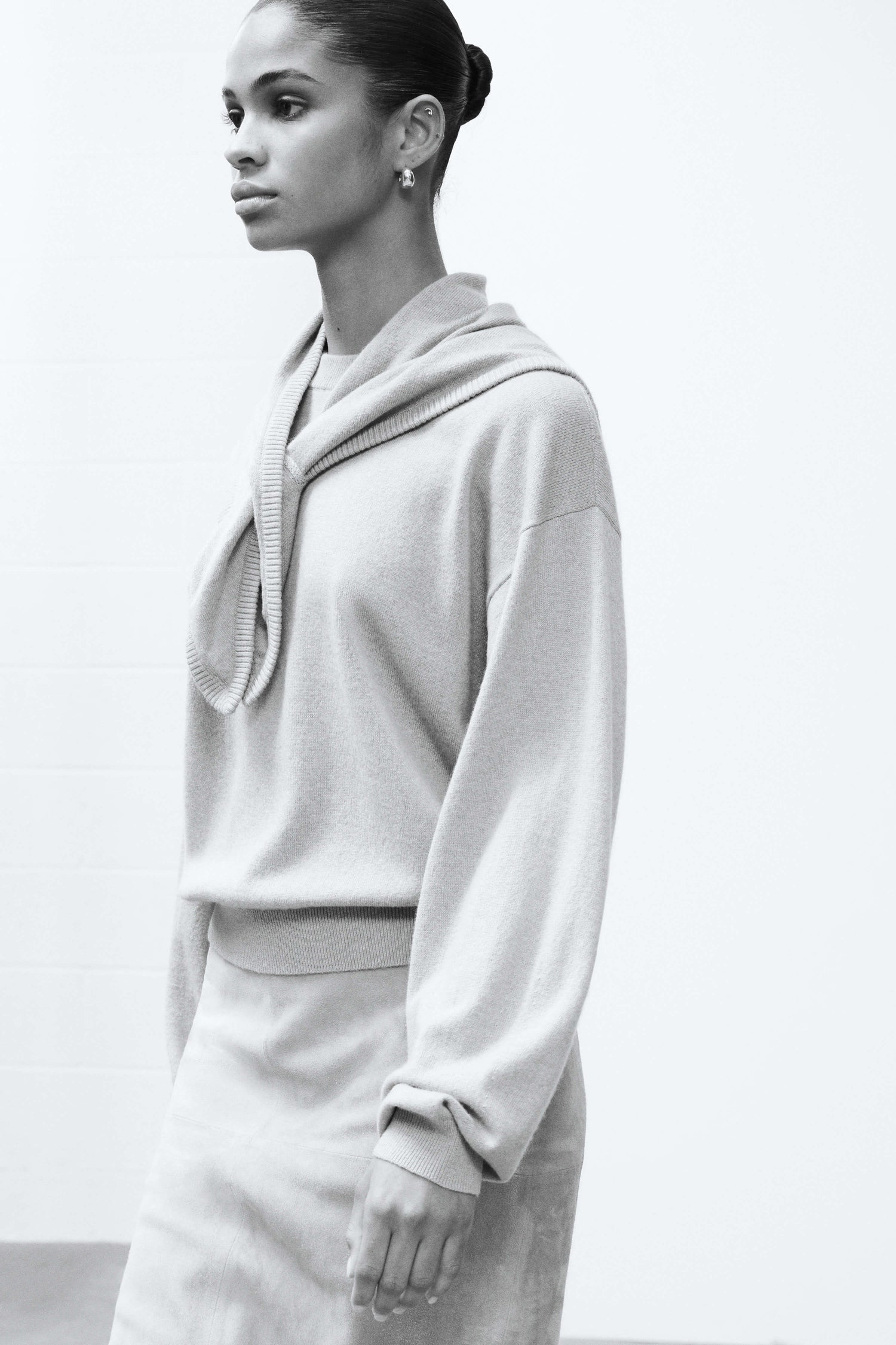 Blue detachable kerchief sweater