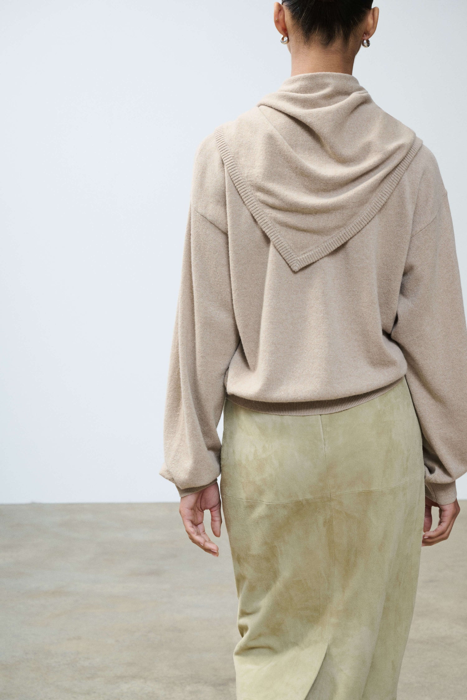 Blue detachable kerchief sweater