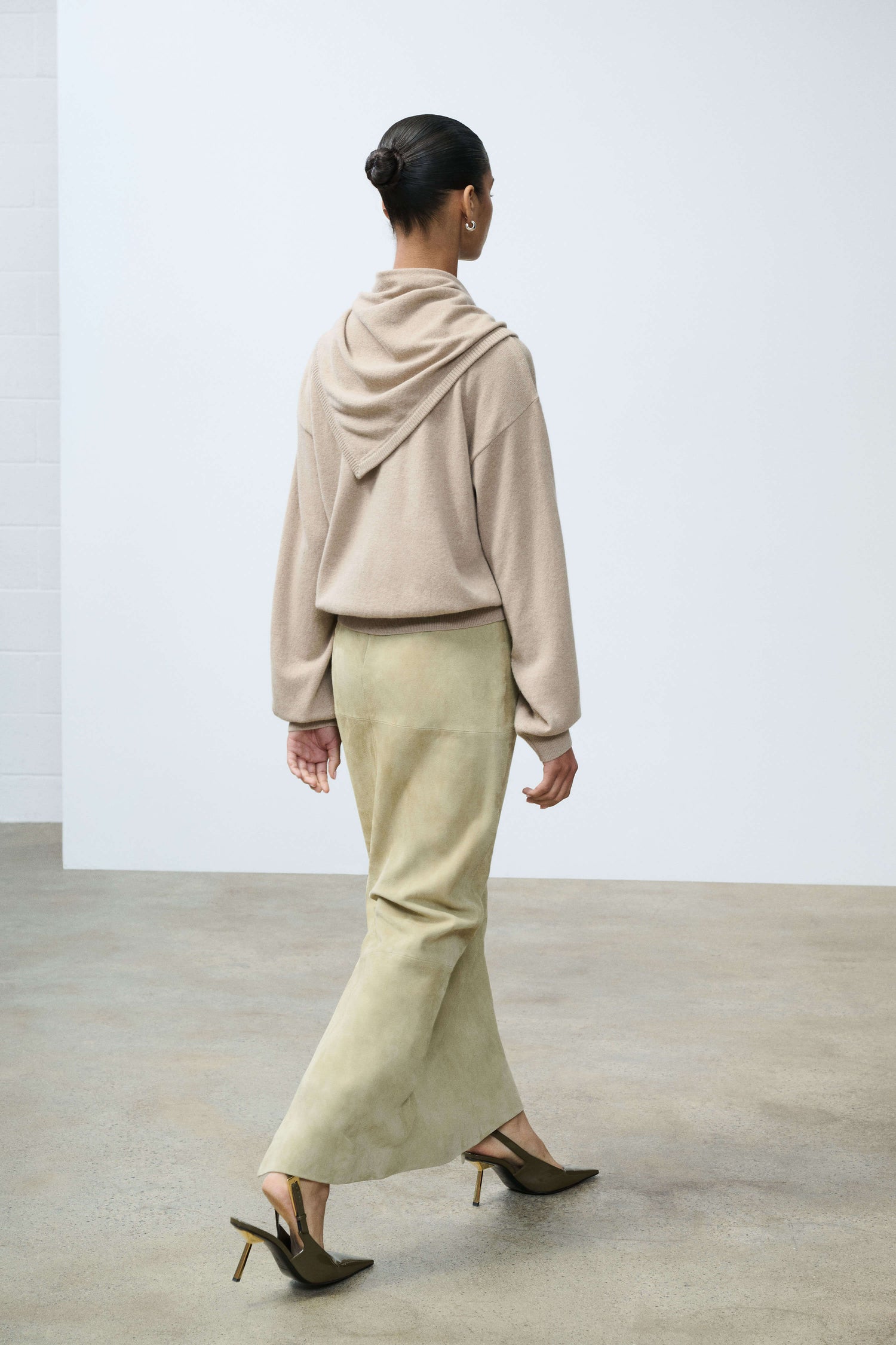 Blue detachable kerchief sweater