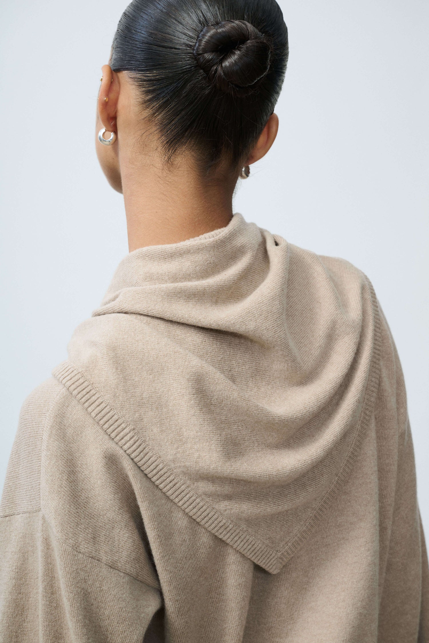 Blue detachable kerchief sweater