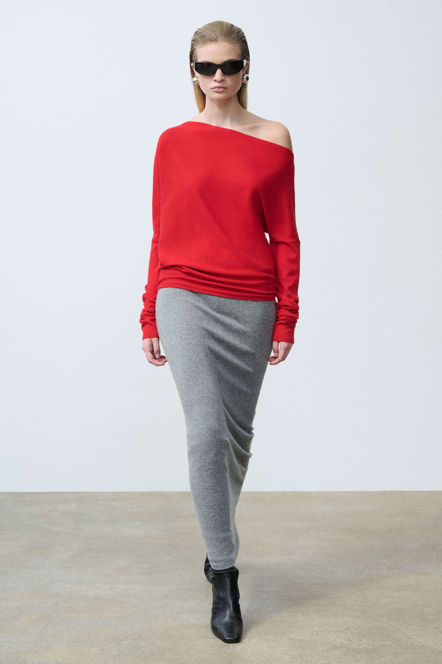Yolaine Cashmere Off-Shoulder Sweater Front