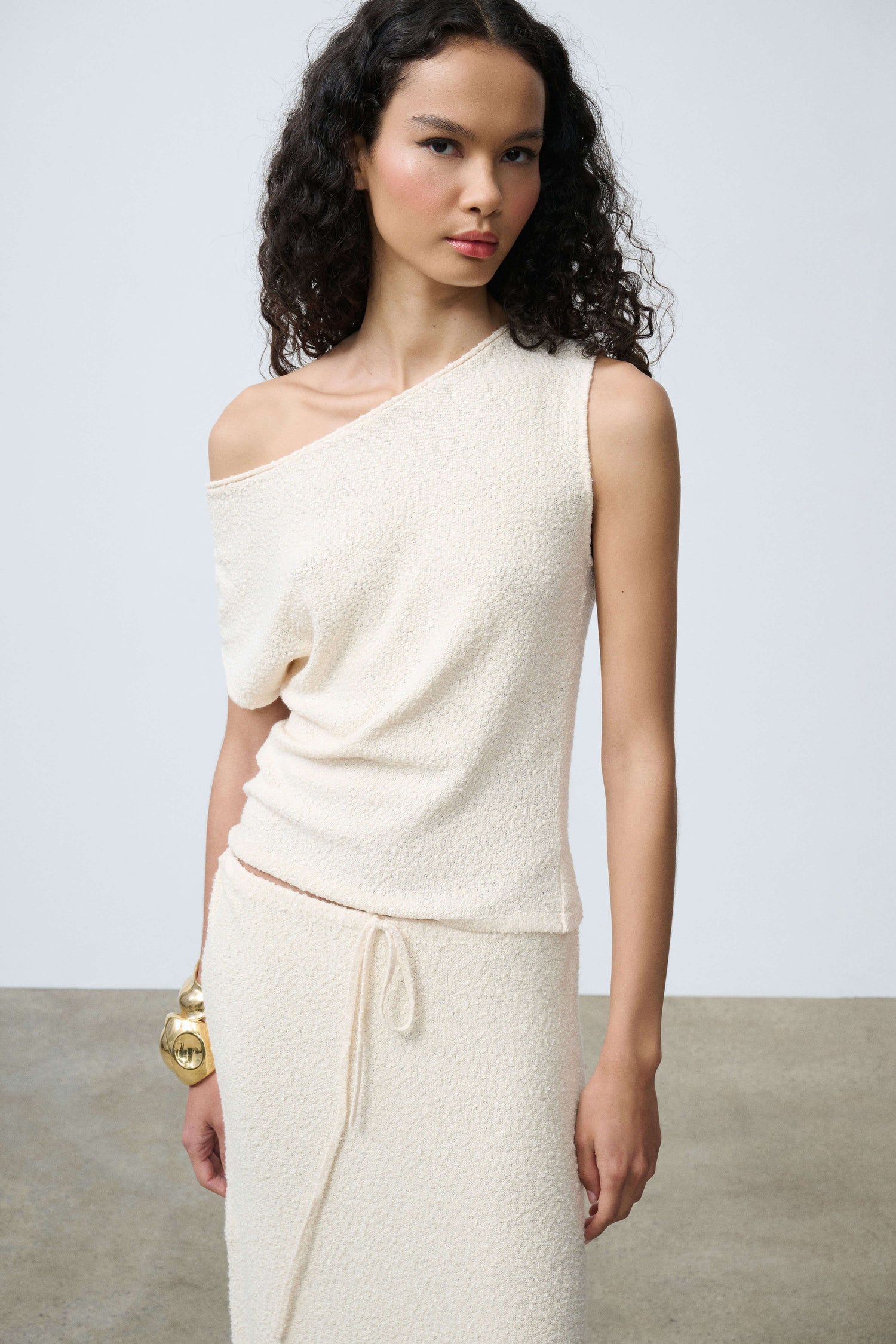 Tamilore Asymmetric Top